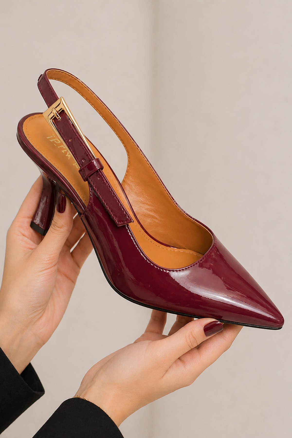 Bluefeet Bordo Sivri Burun Rugan 8 Cm Kadın Topuklu Ayakkabı