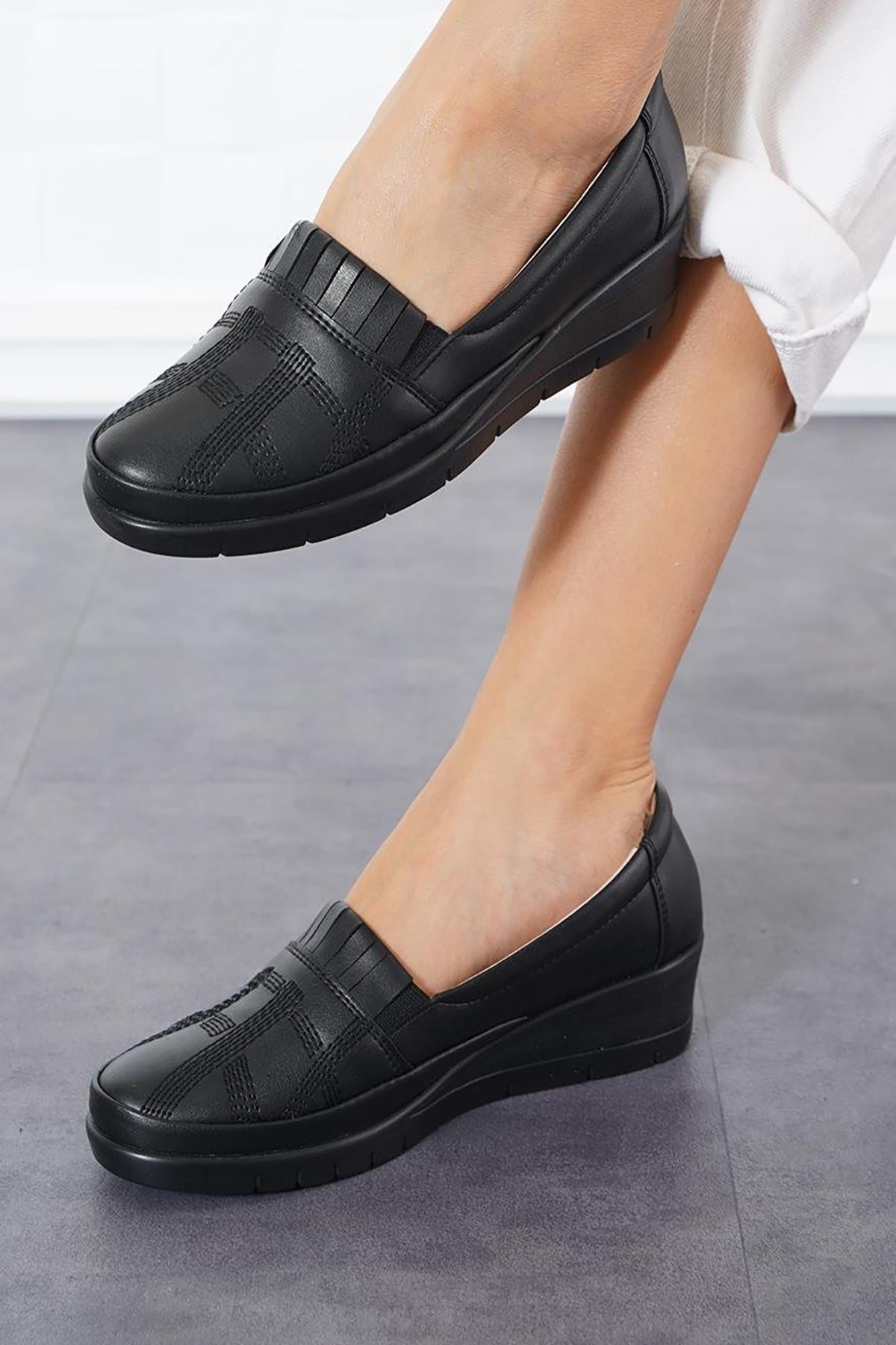 Bluefeet Siyah Günlük Rahat Taban Anne Ayakkabı HS00326