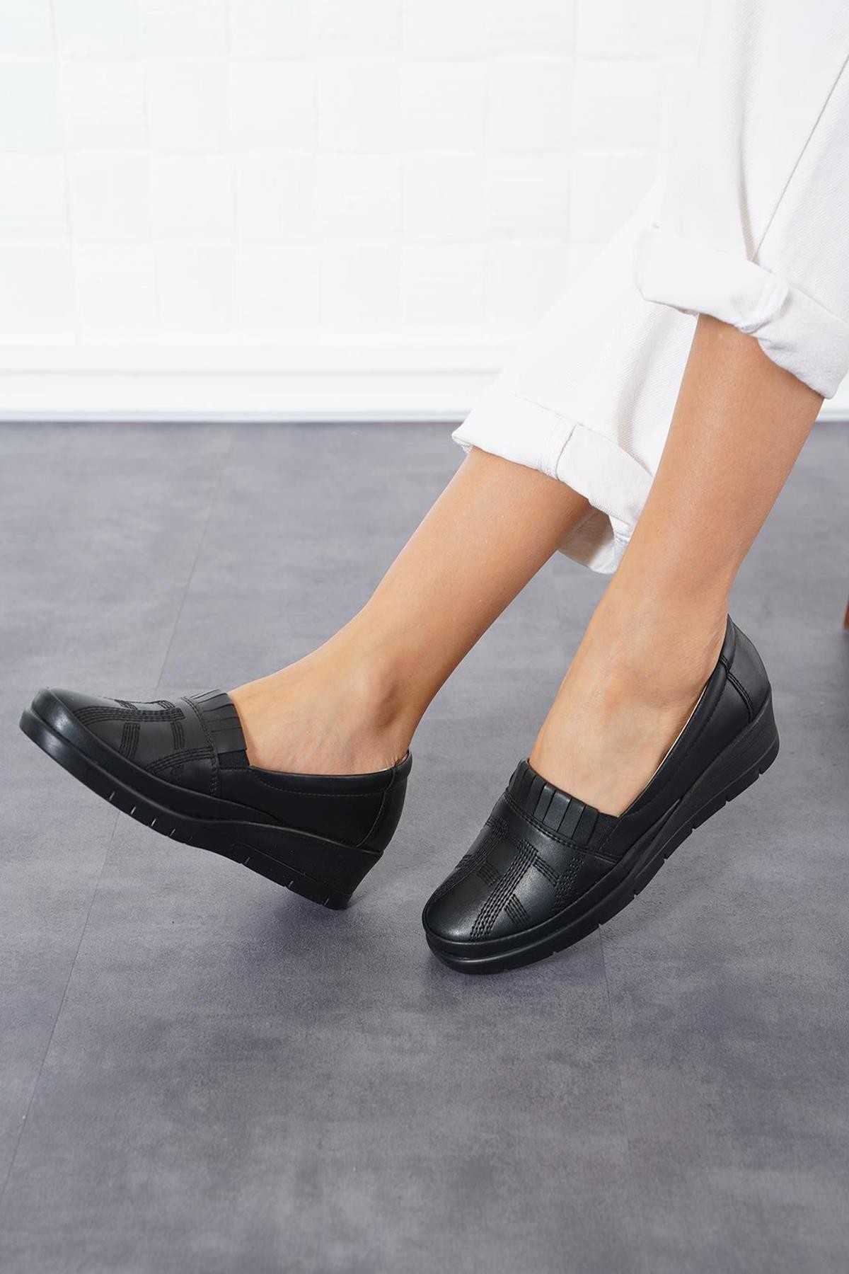 Bluefeet Siyah Günlük Rahat Taban Anne Ayakkabı HS00326