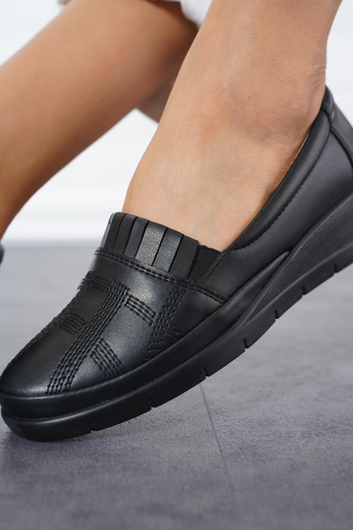 Bluefeet Siyah Günlük Rahat Taban Anne Ayakkabı HS00326