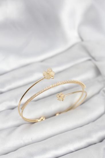 Yonca Çiçek Model Pirinç Gold Renk Kadın Bileklik