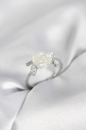 Gümüş Renk Gül Model Zirkon Taşlı Kadın Yüzük