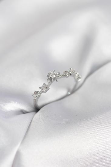 Gümüş Renk Gece Temalı Zirkon Taşlı Kadın Yüzük